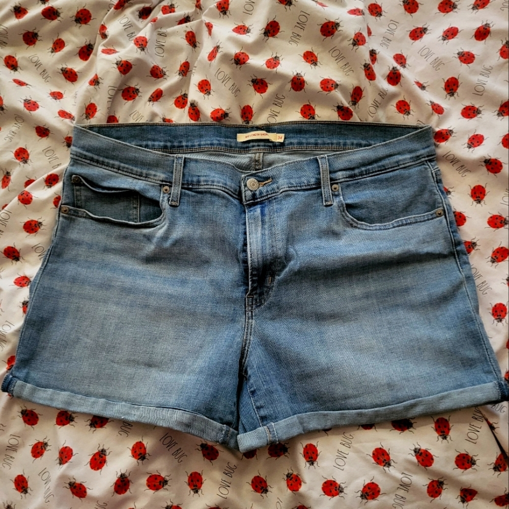 Levi's midi Jean shorts, size 34 waist. Women's 18.